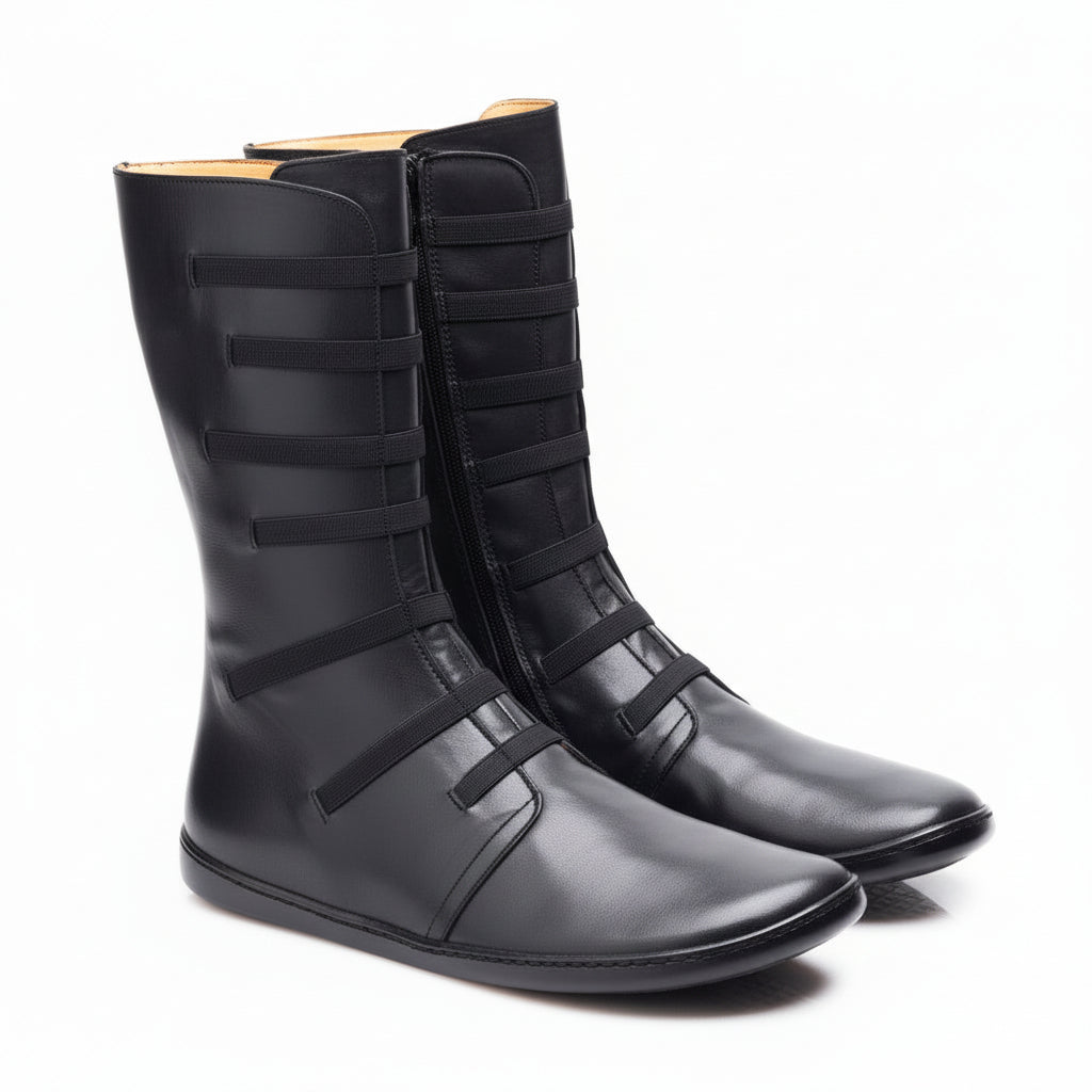 schwarze Barfußstiefel auch für kräftige Waden Dank Stretcheinsatz